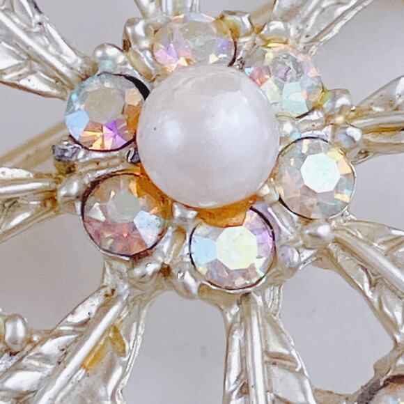 VTG Mid Century Textured Gold Tone AB Rhinestone Faux Pearl Scroll Floral Brooch - Picture 5 of 9